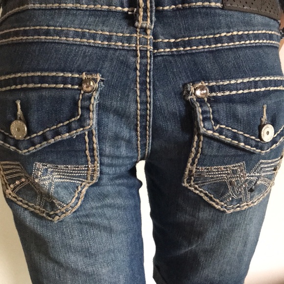 SOLD - Almost Famous distressed shorts size 7. - Picture 3 of 4